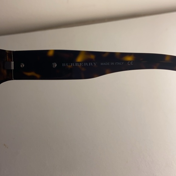 Authentic BURBERRY Round Sunglasses - Picture 6 of 11